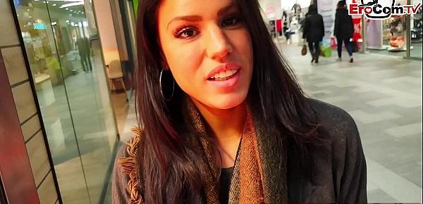  Deutsche Amateur Latina Teen im Shoppingcenter abgeschleppt und POV gefickt mit viel sperma